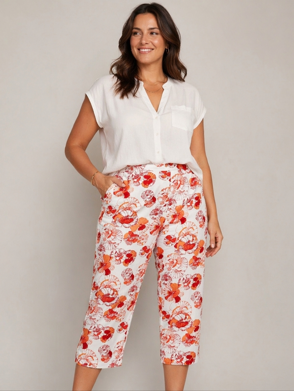 Vintage BILL BLASS Size 10 Tropical Floral on White High-Rise Capri Pants